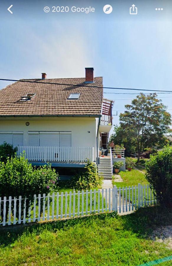 Lelle-Kert Apartman 02 Balatonlelle Exterior foto